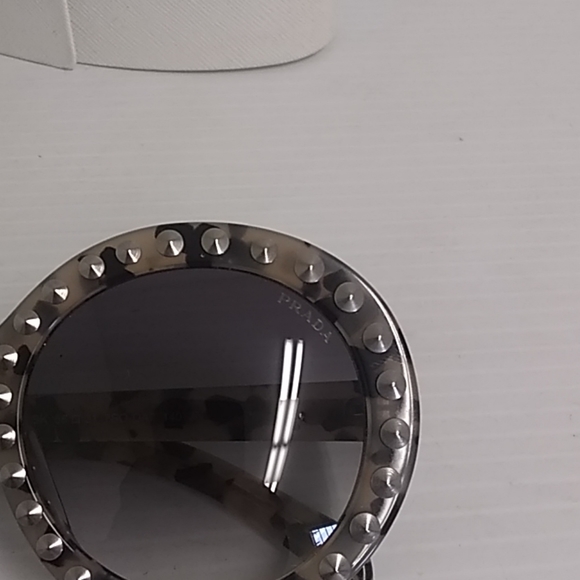 Woman's Prada sunglasses spr 29QSK made in Italy - Picture 5 of 8